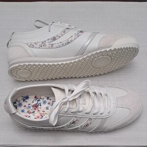 Skechers White Floral Accent Women's Sneakers